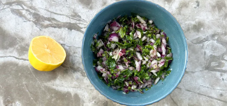 Recette de salade de calamars et d&rsquo;oignons rouges en 20 minutes