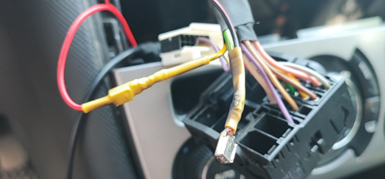 Comment connecter un smartphone au système multimédia de la Peugeot 308 ? Comment connecter un smartphone au système multimédia de la Peugeot 308 ?